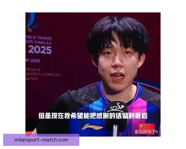 王楚钦接受采访时突然双手撑地拼尽全力感动无数球迷